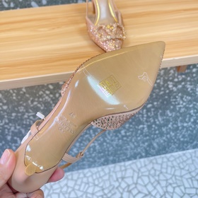 Сандалии Valentino VT с большой V-образной пряжкой, новейшая колл