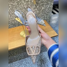 Сандалии Valentino VT с большой V-образной пряжкой, новейшая колл