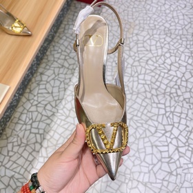 Сандалии Valentino с большой V-образной застежкой и стразами, нов