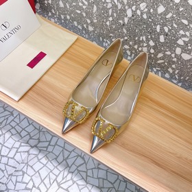 Сандалии Valentino с большой V-образной пряжкой и стразами, новей