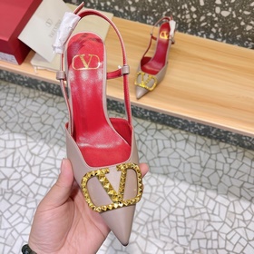 Сандалии Valentino с большой V-образной пряжкой и стразами, новей