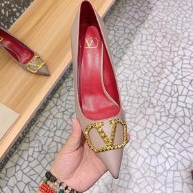 Сандалии Valentino с большой V-образной застежкой и стразами, нов