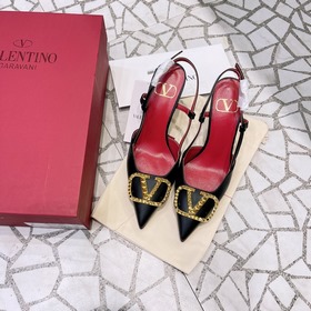 Сандалии Valentino с большой V-образной пряжкой и стразами, новей