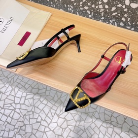 Сандалии Valentino с большой V-образной пряжкой и стразами, новей