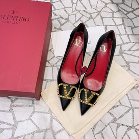 Сандалии Valentino с большой V-образной пряжкой и стразами, новей