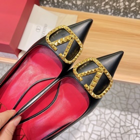 Сандалии Valentino с большой V-образной пряжкой и стразами, новей
