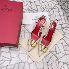Сандалии Valentino с большой V-образной застежкой и стразами, нов