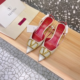 Сандалии Valentino с большой V-образной застежкой и стразами, нов