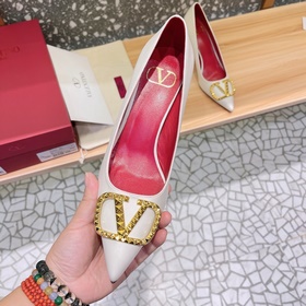 Сандалии Valentino с большой V-образной пряжкой и стразами, новей