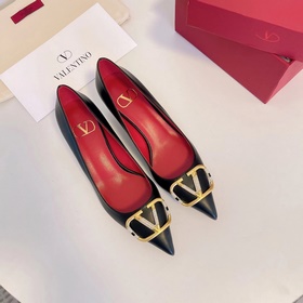 Сандалии Valentino с большой V-образной пряжкой и стразами, новей