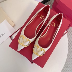 Сандалии Valentino VT с крупной V-образной застежкой и стразами, 