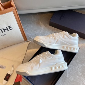 VALENTIN* Официальный сайт Valentino Новинка onestud Спортивные т
