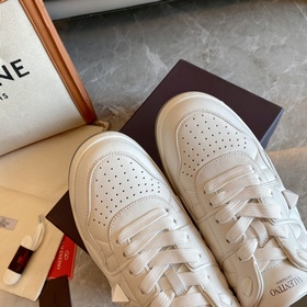 VALENTIN* Официальный сайт Valentino Новинка onestud Спортивные т