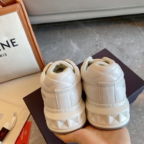 VALENTIN* Официальный сайт Valentino Новинка onestud Спортивные т