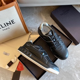 VALENTIN* Официальный сайт Valentino Новинка onestud Спортивные т