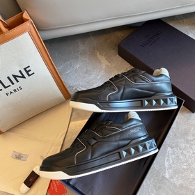 VALENTIN* Официальный сайт Valentino Новинка onestud Спортивные т