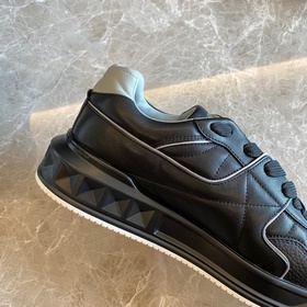 VALENTIN* Официальный сайт Valentino Новинка onestud Спортивные т