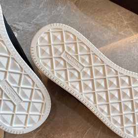 VALENTIN* Официальный сайт Valentino Новинка onestud Спортивные т