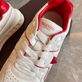 VALENTIN* Официальный сайт Valentino Новинка onestud Спортивные т