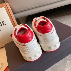 VALENTIN* Официальный сайт Valentino Новинка onestud Спортивные т