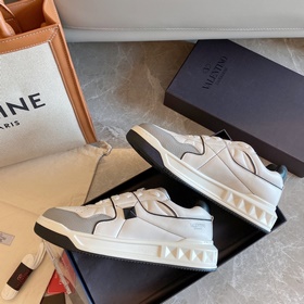 VALENTIN* Официальный сайт Valentino Новинка onestud Спортивные т