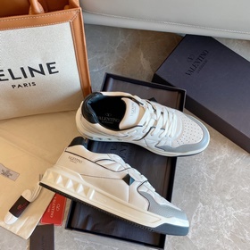 VALENTIN* Официальный сайт Valentino Новинка onestud Спортивные т
