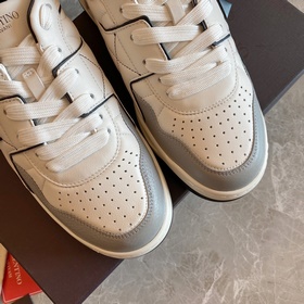 VALENTIN* Официальный сайт Valentino Новинка onestud Спортивные т