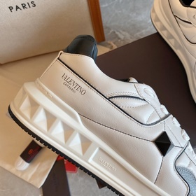 VALENTIN* Официальный сайт Valentino Новинка onestud Спортивные т