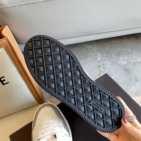 VALENTIN* Официальный сайт Valentino Новинка onestud Спортивные т