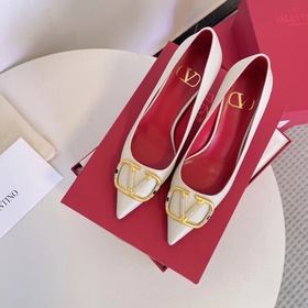 Сандалии Valentino с большой V-образной пряжкой и стразами, новей