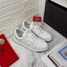 VALENTINO (Валентино) 2023 новейшие модели с подиума Недели моды,