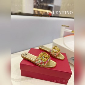 Valentino  Новые тапочки на новый сезон  ◆ Материал： ручная раб