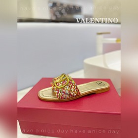 Valentino  Новые тапочки на новый сезон  ◆ Материал： ручная раб