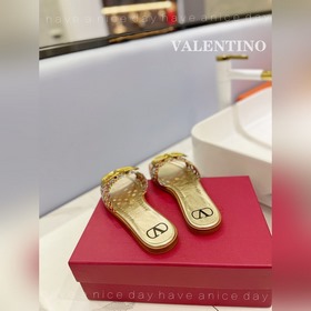 Valentino  Новые тапочки на новый сезон  ◆ Материал： ручная раб
