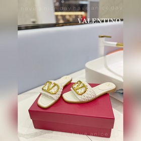 Valentino  Новые тапочки на новый сезон  ◆ Материал： полностью 