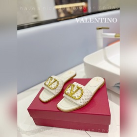 Valentino  Новые тапочки на новый сезон  ◆ Материал： полностью 