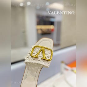 Valentino  Новые тапочки на новый сезон  ◆ Материал： полностью 