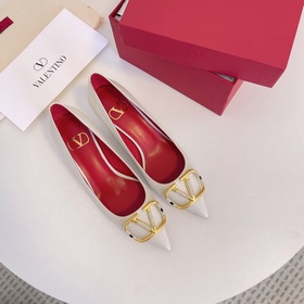 Сандалии Valentino с большой V-образной застежкой и стразами, нов