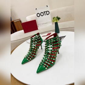 Valentino, высота каблука 8 см, изготовлен из кожи высшего качест