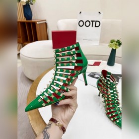 Valentino, высота каблука 8 см, изготовлен из кожи высшего качест