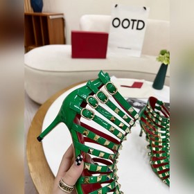 Valentino, высота каблука 8 см, изготовлен из кожи высшего качест