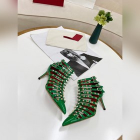 Valentino, высота каблука 8 см, изготовлен из кожи высшего качест