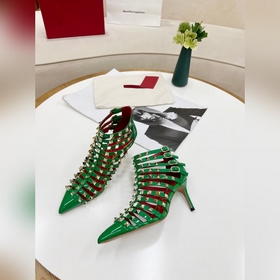 Valentino, высота каблука 8 см, изготовлен из кожи высшего качест