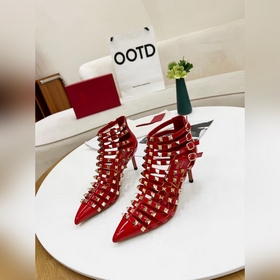 Valentino, высота каблука 8 см, изготовлен из кожи высшего качест