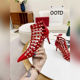 Valentino, высота каблука 8 см, изготовлен из кожи высшего качест