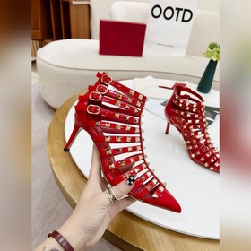 Valentino, высота каблука 8 см, изготовлен из кожи высшего качест