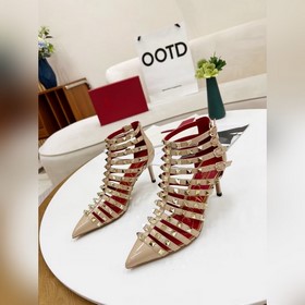 Valentino, высота каблука 8 см, изготовлен из кожи высшего качест