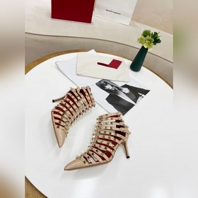 Valentino, высота каблука 8 см, изготовлен из кожи высшего качест