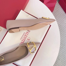 Сандалии Valentino с большой V-образной застежкой и стразами, нов