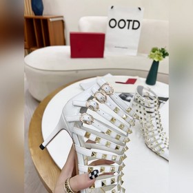 Valentino, высота каблука 8 см, изготовлен из кожи высшего качест